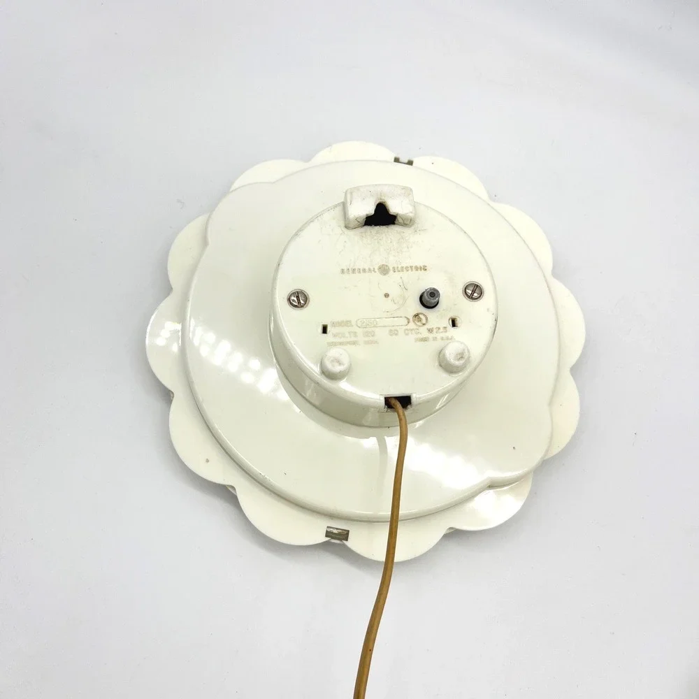 Vintage General Electric Scalloped Wall Clock 2150 Flower Petal Cream‎ Retro MCM